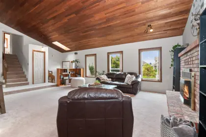 6684 School Lane, Chilliwack, BC, Chilliwack — Single Family Residence for sale