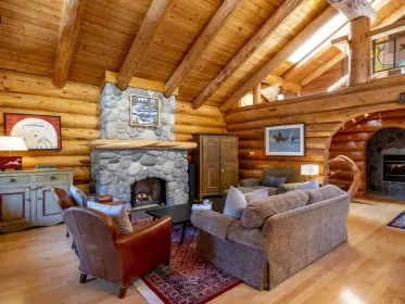 6310 Fairway Drive, Whistler, BC, Whistler — Single Family Residence for sale