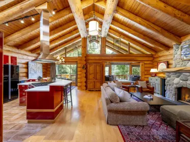 6310 Fairway Drive, Whistler, BC, Whistler — Single Family Residence for sale