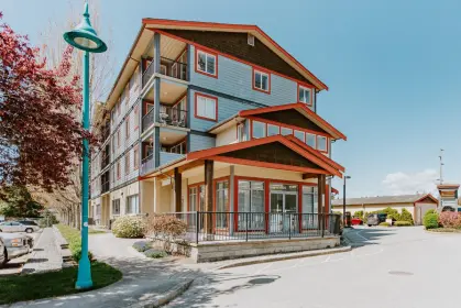 401 5631 Inlet Avenue, Sechelt, BC, Sechelt — Apartment/Condo for sale