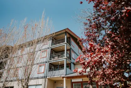 401 5631 Inlet Avenue, Sechelt, BC, Sechelt — Apartment/Condo for sale