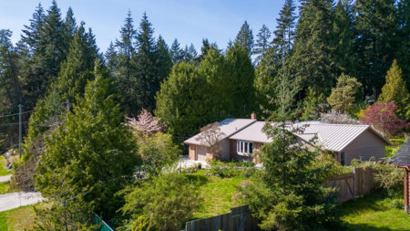 8024 Southwood Road, Halfmoon Bay, BC, Halfmoon Bay — Single Family Residence for sale