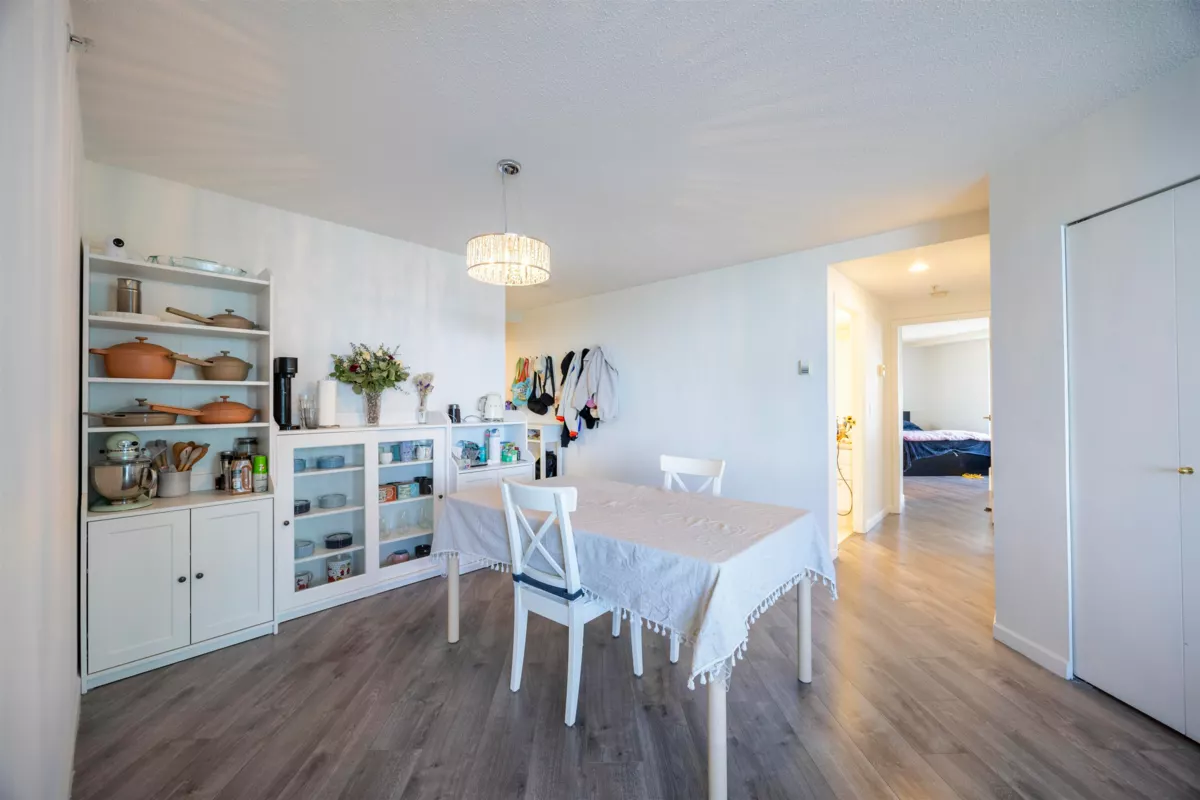 Breakfast Nook Photo of 2505 388 Drake Street, Vancouver, BC