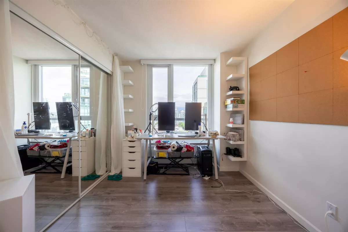 Walk-In Closet Photo of 2505 388 Drake Street, Vancouver, BC