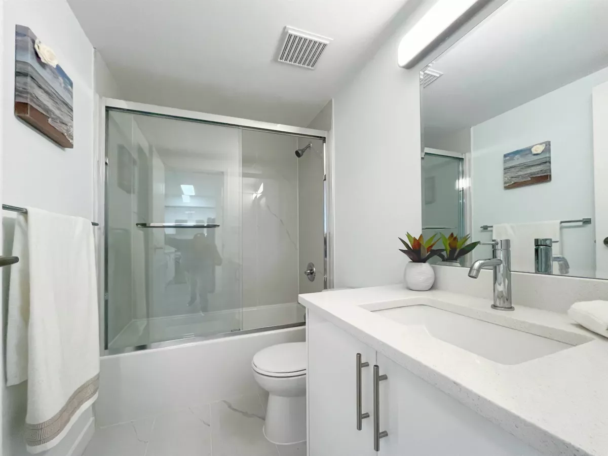 Bedroom 3 Photo of 904 6119 Cooney Road, Richmond, BC