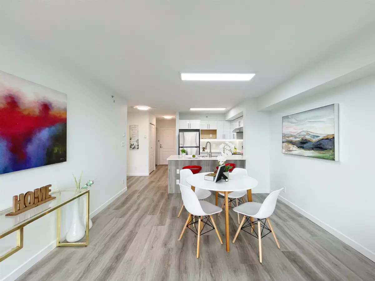 Kitchen Island Photo of 904 6119 Cooney Road, Richmond, BC