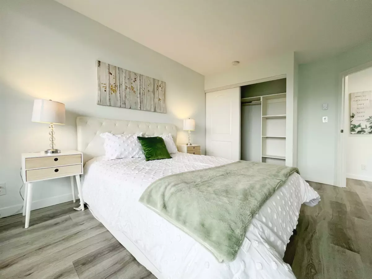 Walk-In Closet Photo of 904 6119 Cooney Road, Richmond, BC