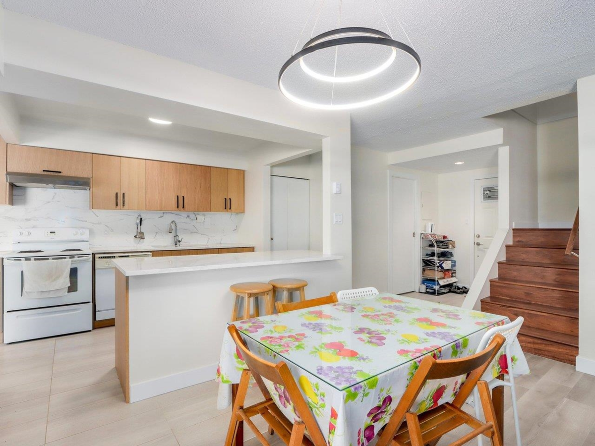 Kitchen Island Photo of 3 9151 Forest Grove Drive, Burnaby, BC