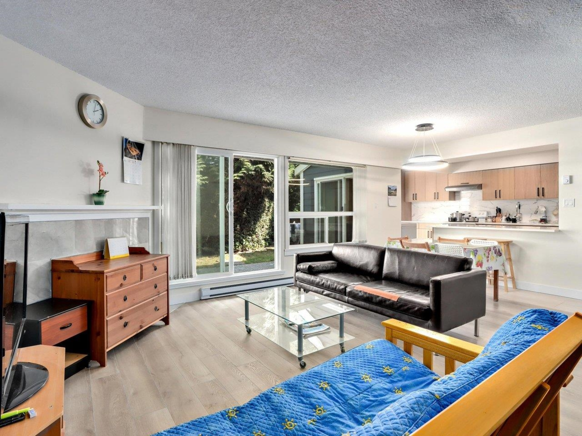 Kitchen Photo of 3 9151 Forest Grove Drive, Burnaby, BC