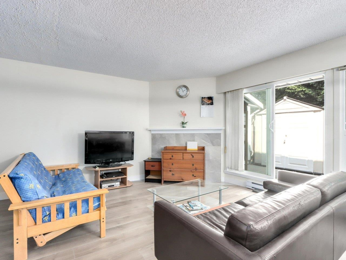 Living Room Photo of 3 9151 Forest Grove Drive, Burnaby, BC