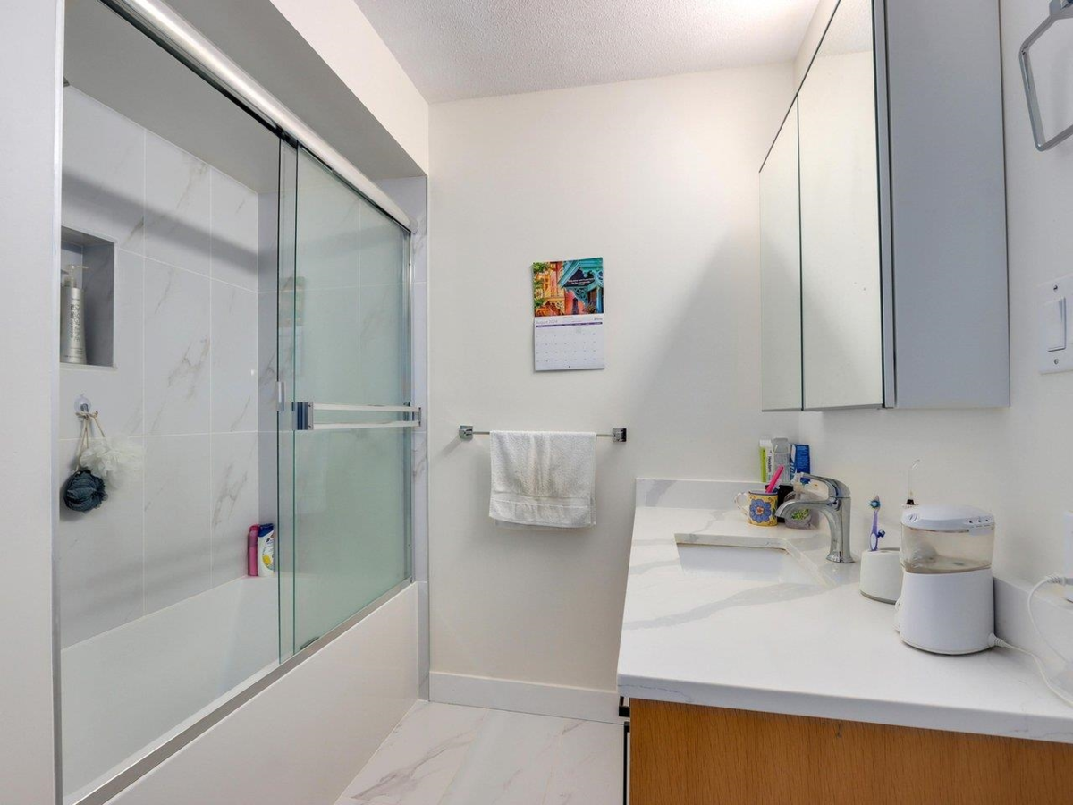Powder Room Photo of 3 9151 Forest Grove Drive, Burnaby, BC