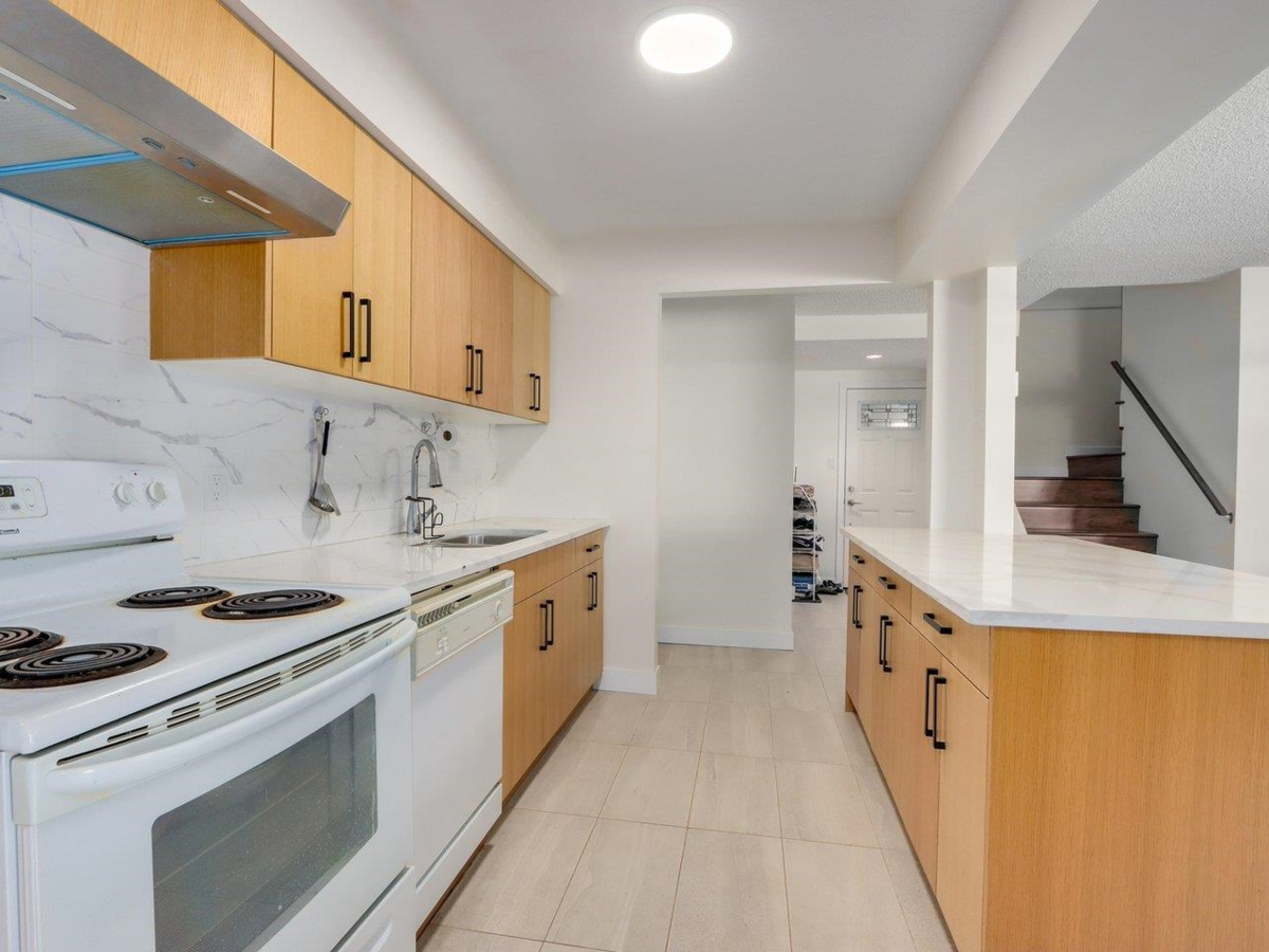 Walk-In Closet Photo of 3 9151 Forest Grove Drive, Burnaby, BC