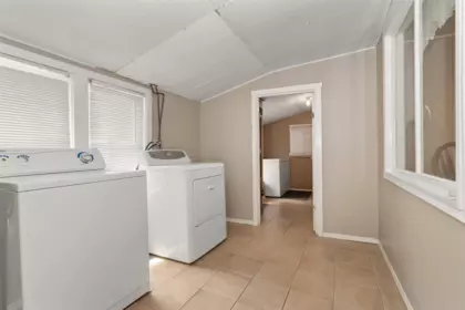 Laundry Room Photo of 45728 Henderson Avenue, Chilliwack, BC