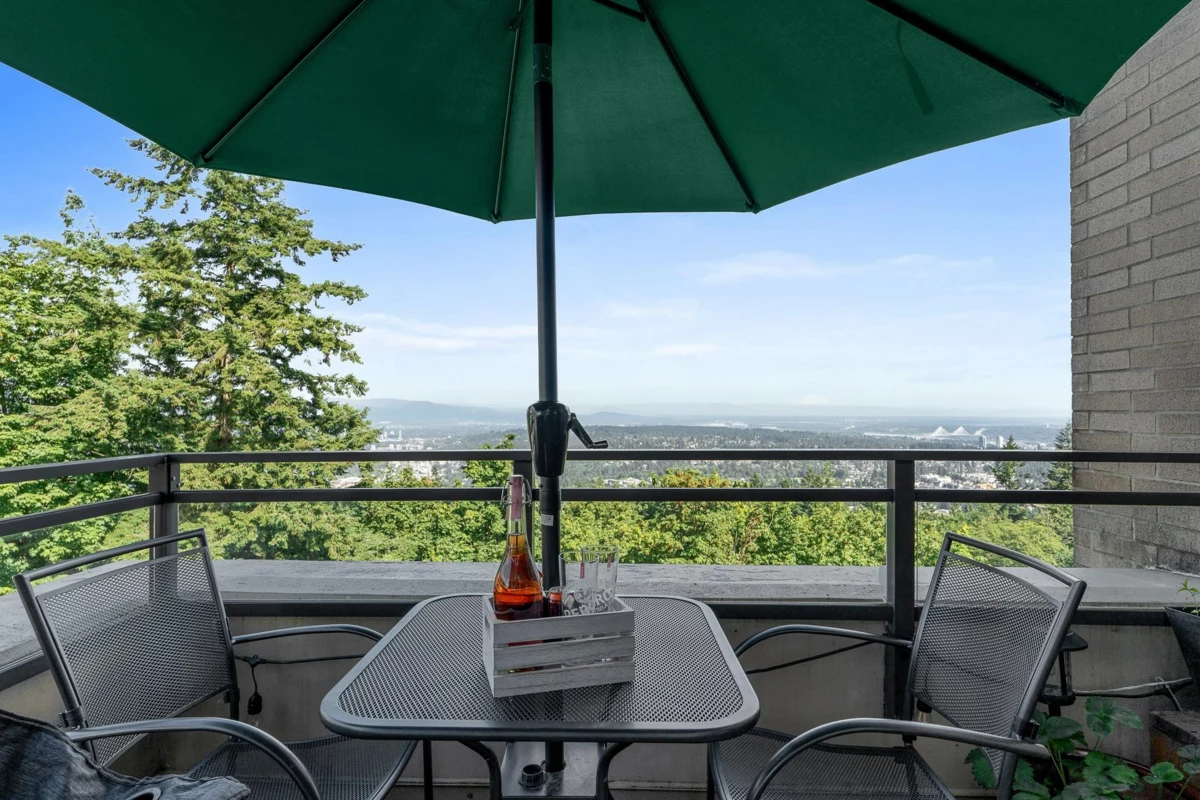 Hallway Photo of 902 9300 University Crescent, Burnaby, BC