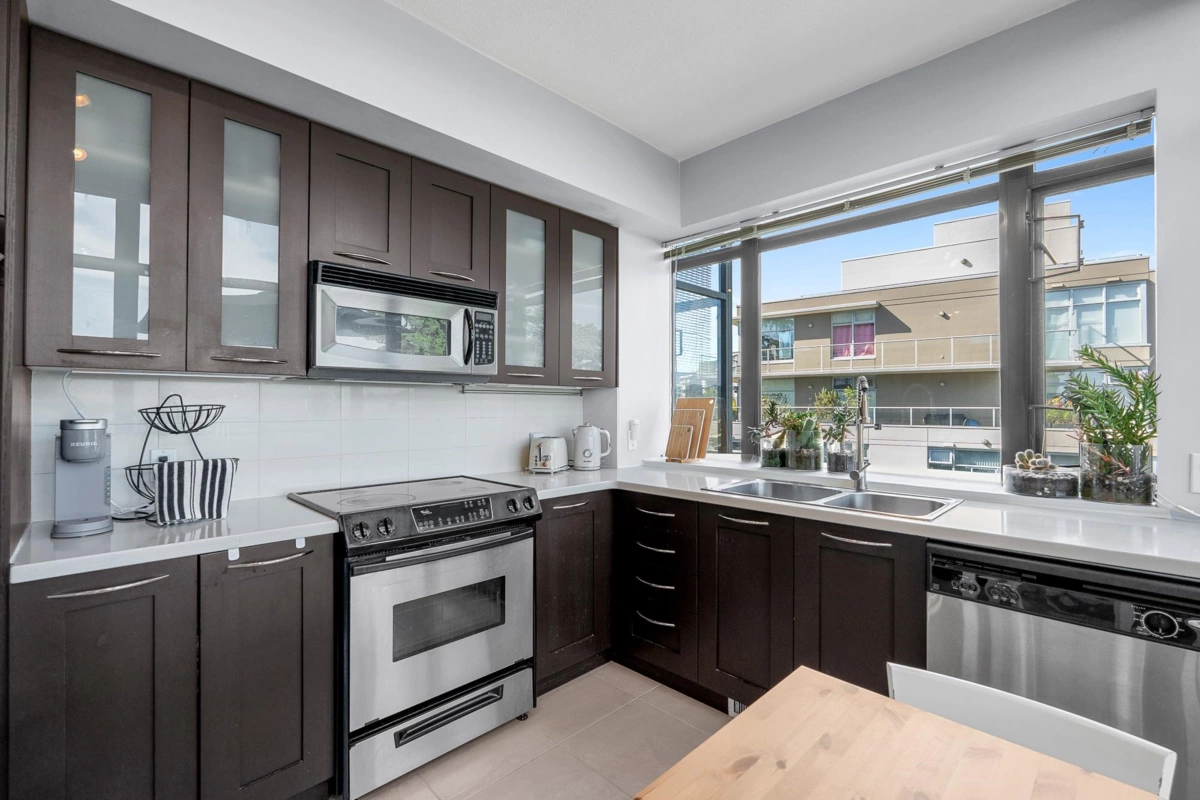 Primary Bathroom Photo of 902 9300 University Crescent, Burnaby, BC