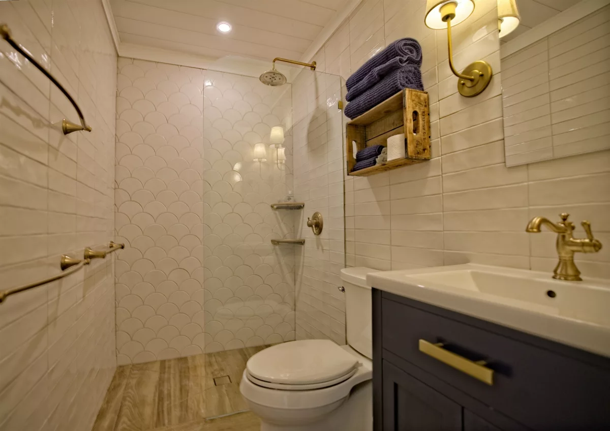 Hot Tub / Spa Photo of 118 Douglas Road, Salt Spring Island, BC