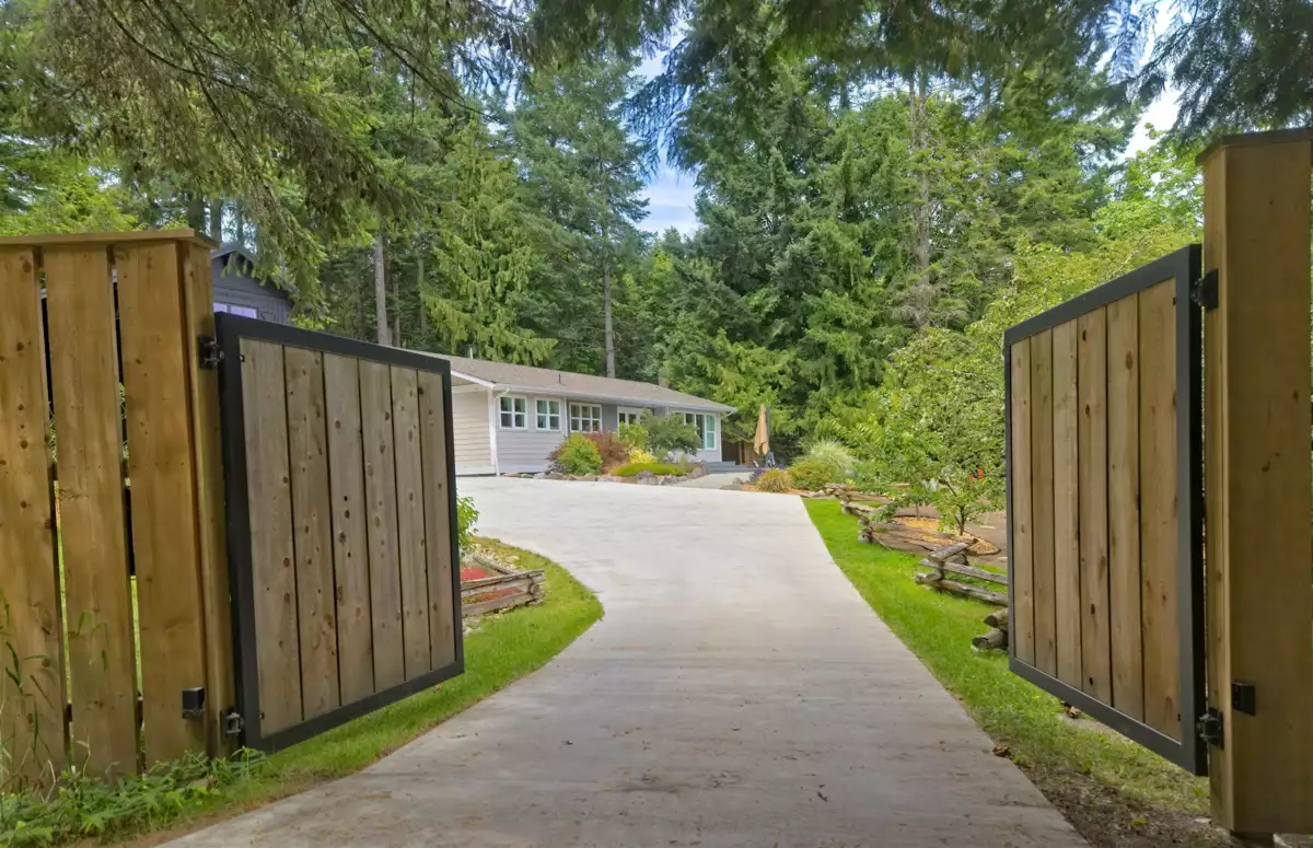 Kitchen Photo of 118 Douglas Road, Salt Spring Island, BC