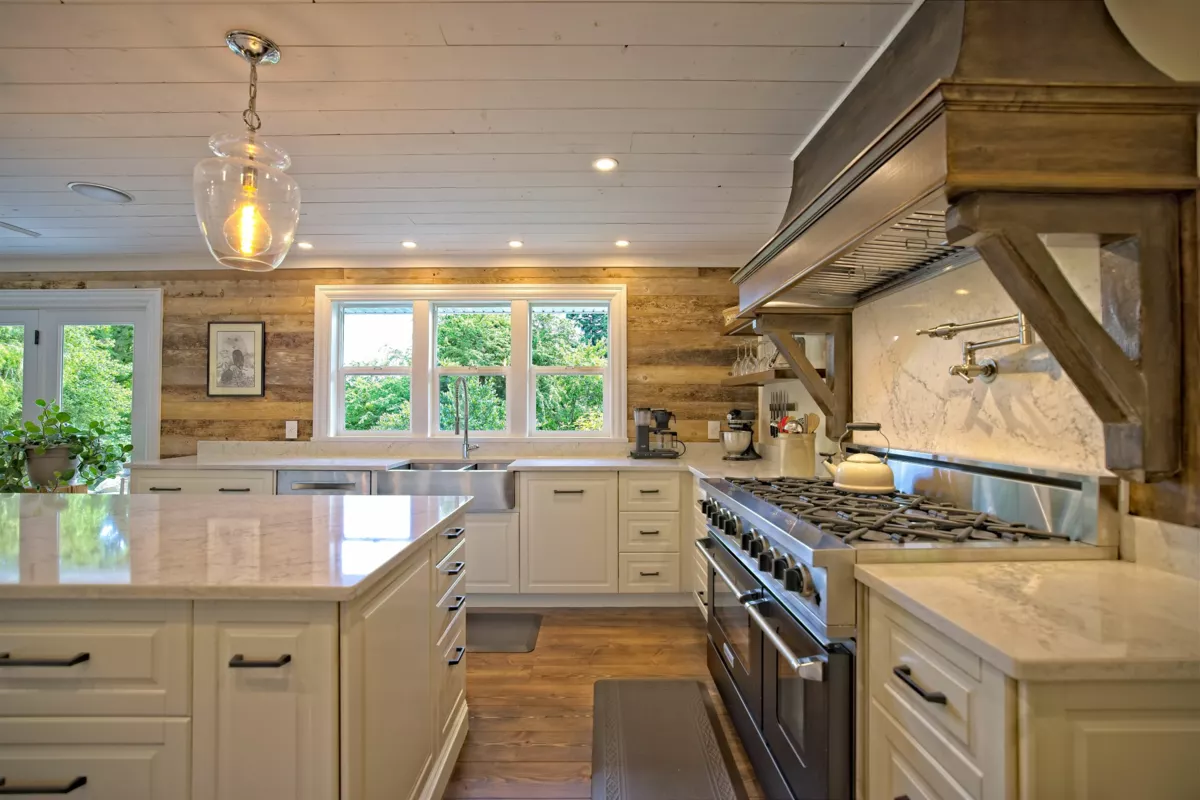 Walk-In Closet Photo of 118 Douglas Road, Salt Spring Island, BC