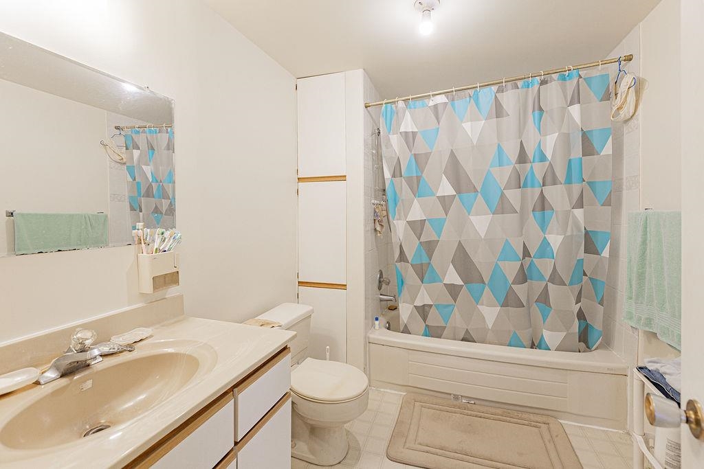 Walk-In Closet Photo of 6451 Camsell Crescent, Richmond, BC