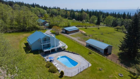 2010 Ranch Road, Roberts Creek, BC, Roberts Creek — Single Family Residence for sale