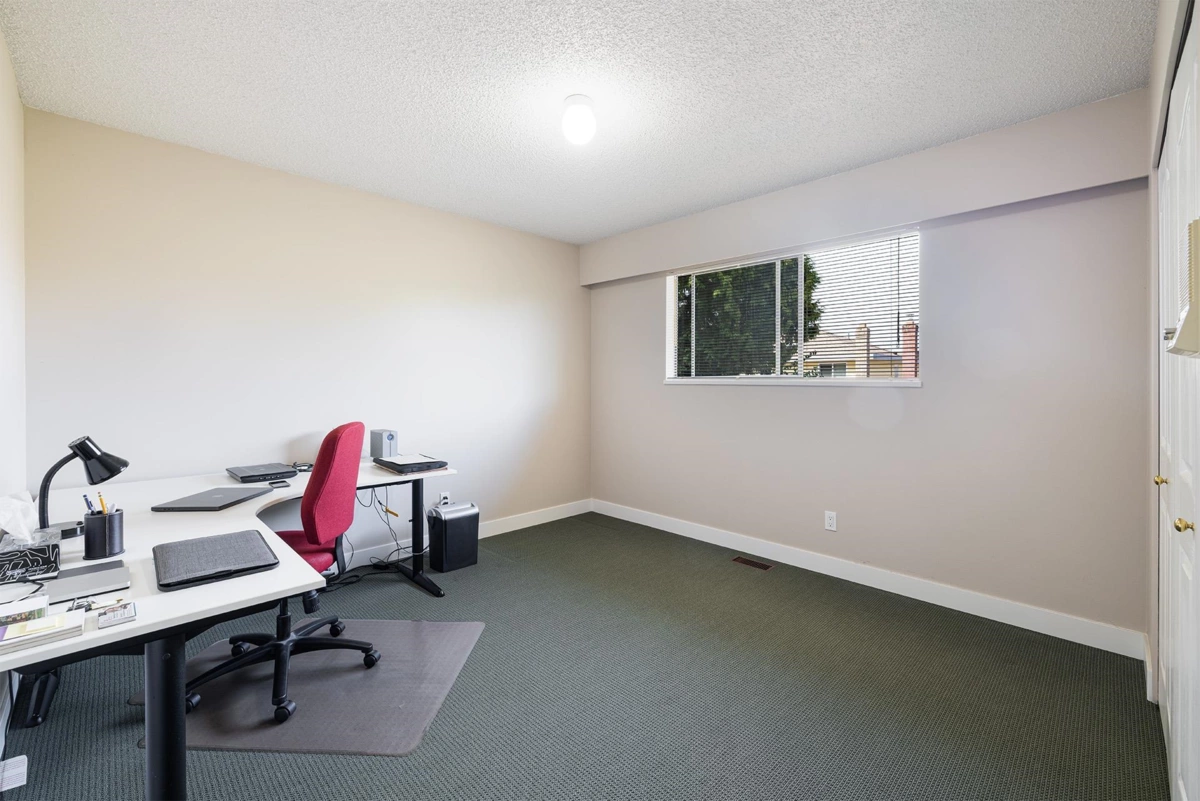 Guest Bathroom Photo of 10117 Lawson Drive, Richmond, BC