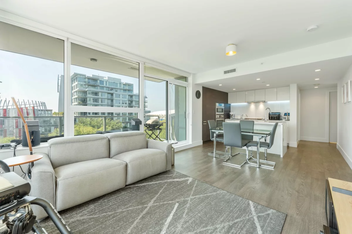 Kitchen Island Photo of 703 5508 Hollybridge Way, Richmond, BC