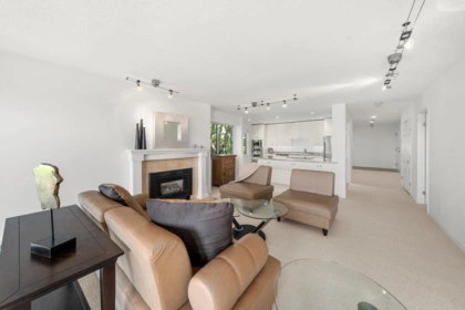 201 2408 Haywood Avenue, West Vancouver, BC, West Vancouver — Apartment/Condo for sale