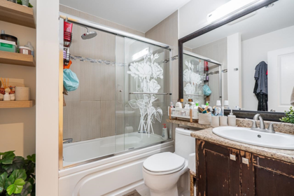 Entry Foyer Photo of 8466 123 Street, Surrey, BC