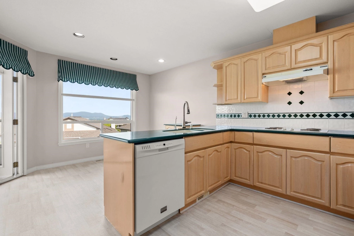 Breakfast Nook Photo of 9 31445 Ridgeview Drive, Abbotsford, BC