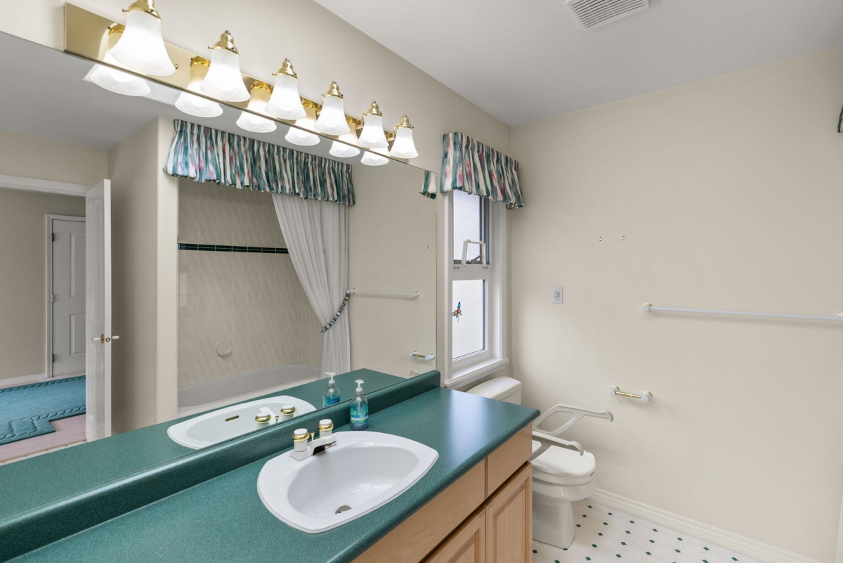 Entry Foyer Photo of 9 31445 Ridgeview Drive, Abbotsford, BC