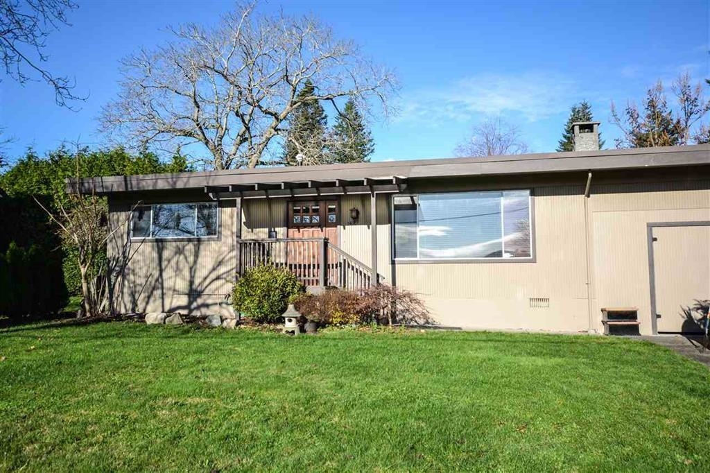 Living Room Photo of 14181 Malabar Avenue, White Rock, BC