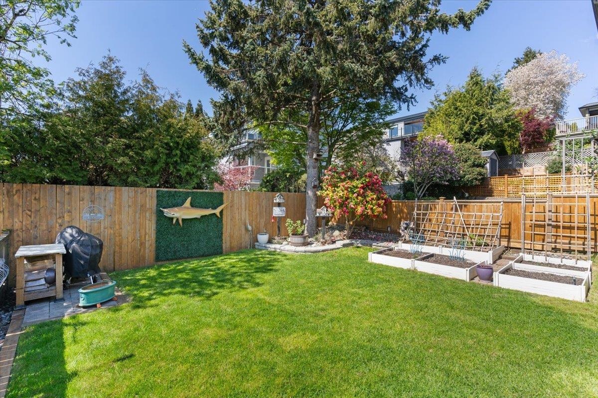Backyard Photo of 965 Keil Street, White Rock, BC