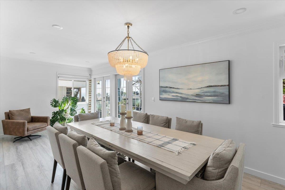 Breakfast Nook Photo of 965 Keil Street, White Rock, BC