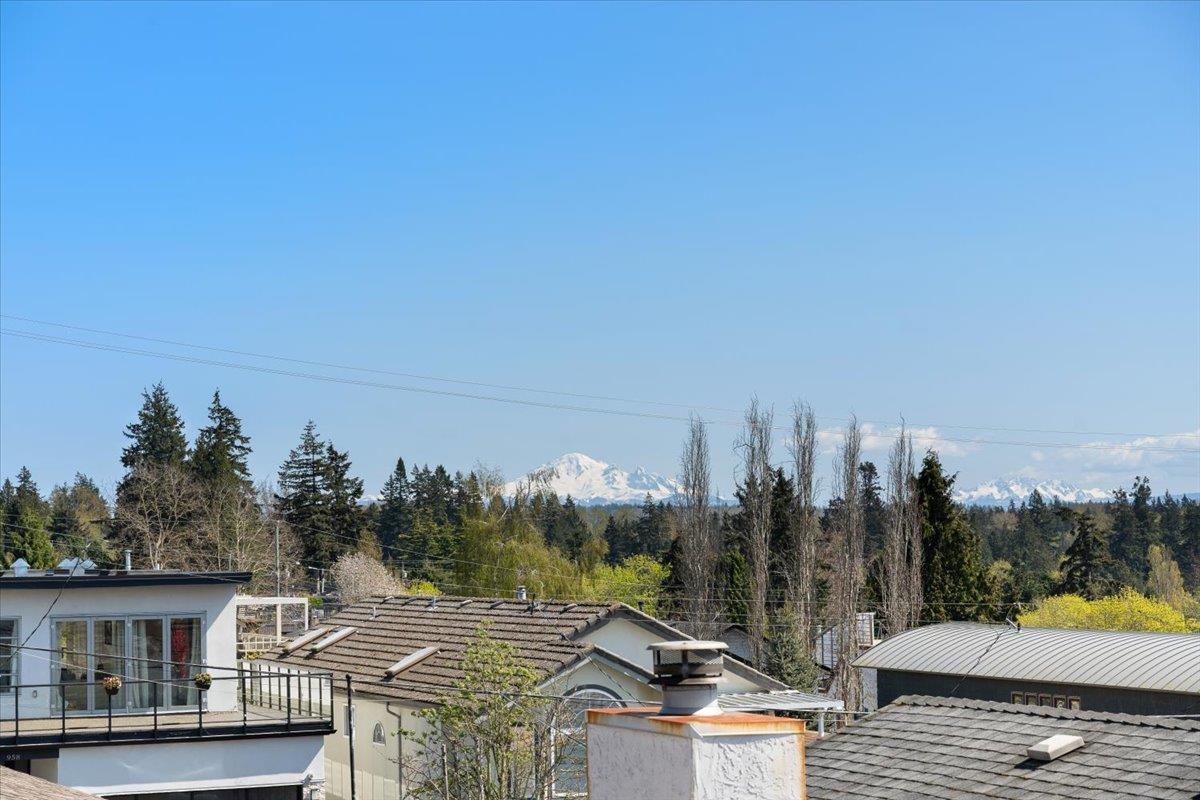 Outdoor Deck Photo of 965 Keil Street, White Rock, BC