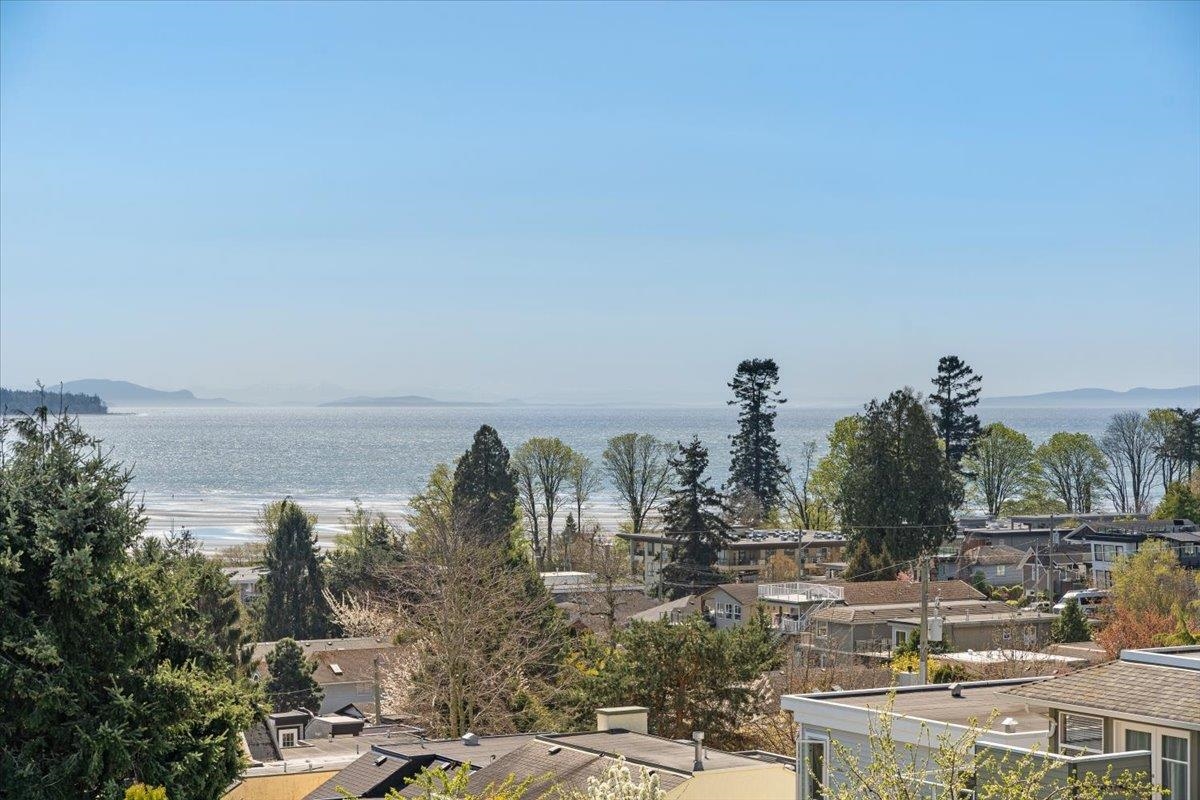 Outdoor Patio Photo of 965 Keil Street, White Rock, BC
