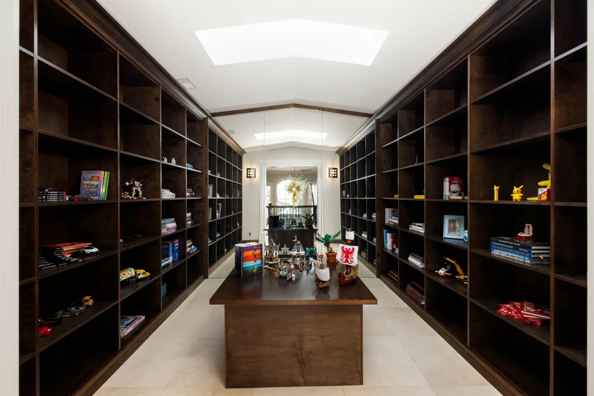 Backyard Photo of 2912 Mathers Avenue, West Vancouver, BC