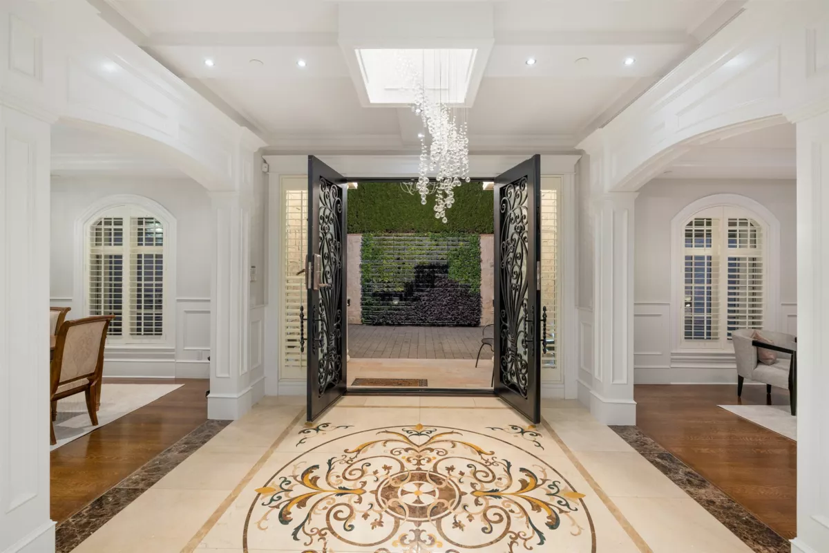Breakfast Nook Photo of 2912 Mathers Avenue, West Vancouver, BC