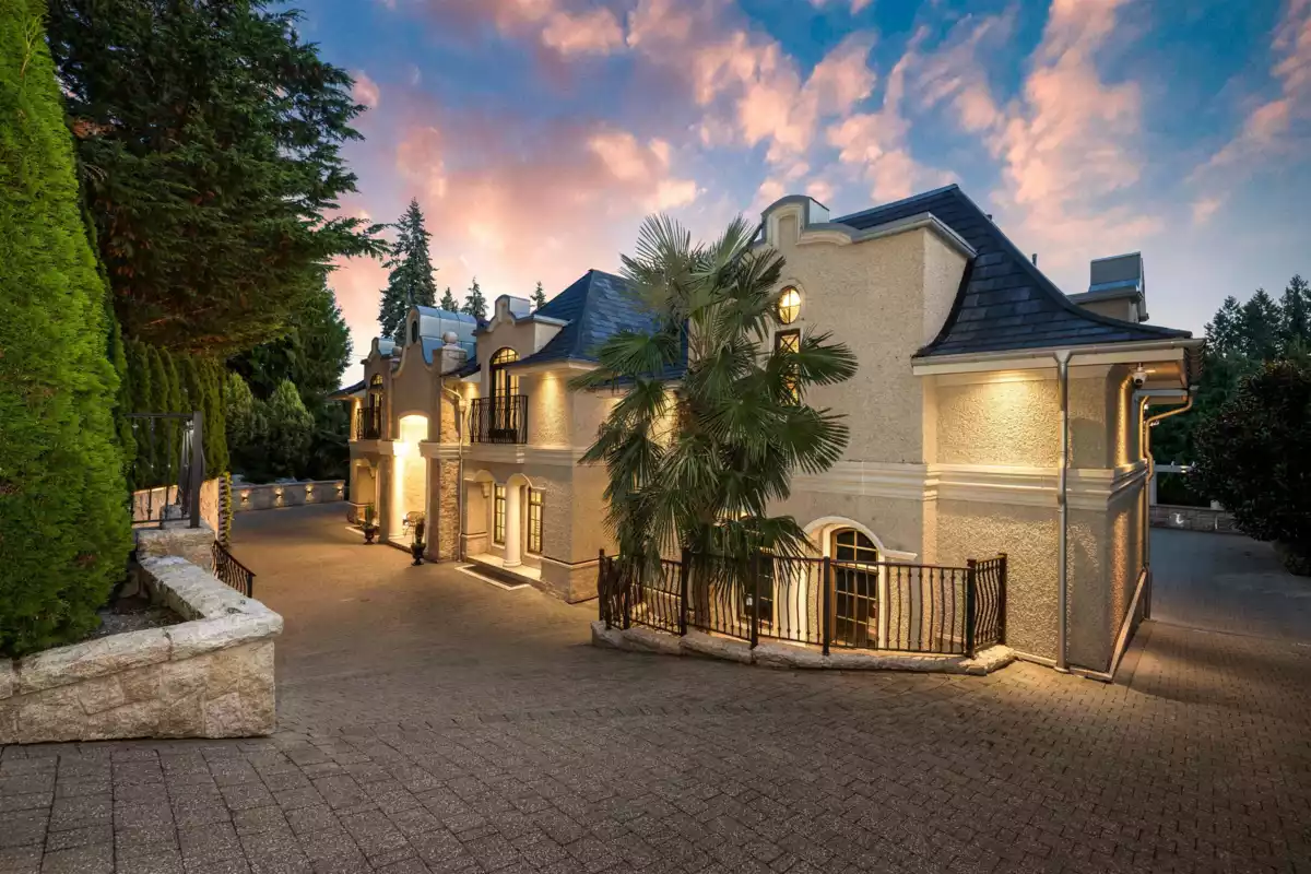 Dining Area Photo of 2912 Mathers Avenue, West Vancouver, BC