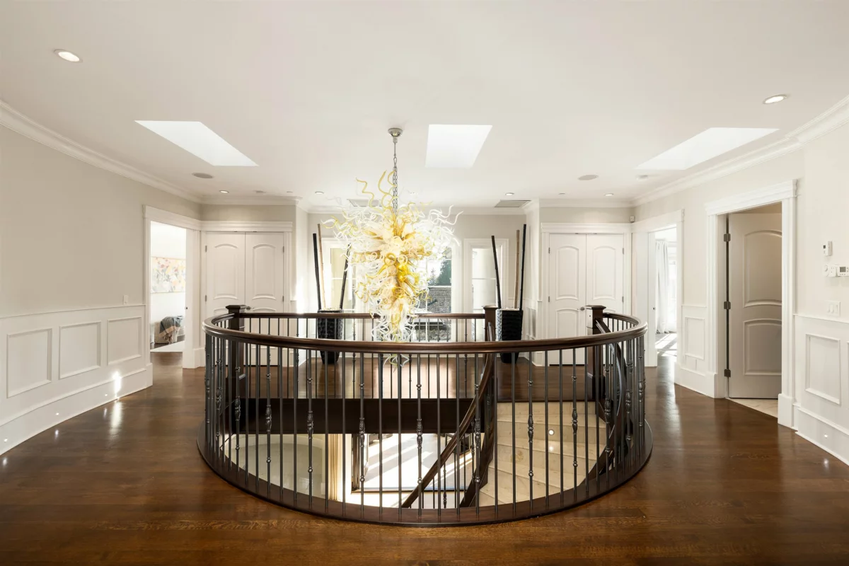 Entry Foyer Photo of 2912 Mathers Avenue, West Vancouver, BC