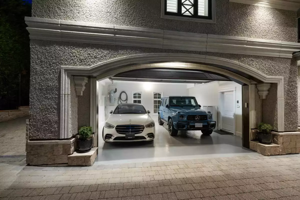 Fitness Center Photo Near 2912 Mathers Avenue, West Vancouver, BC