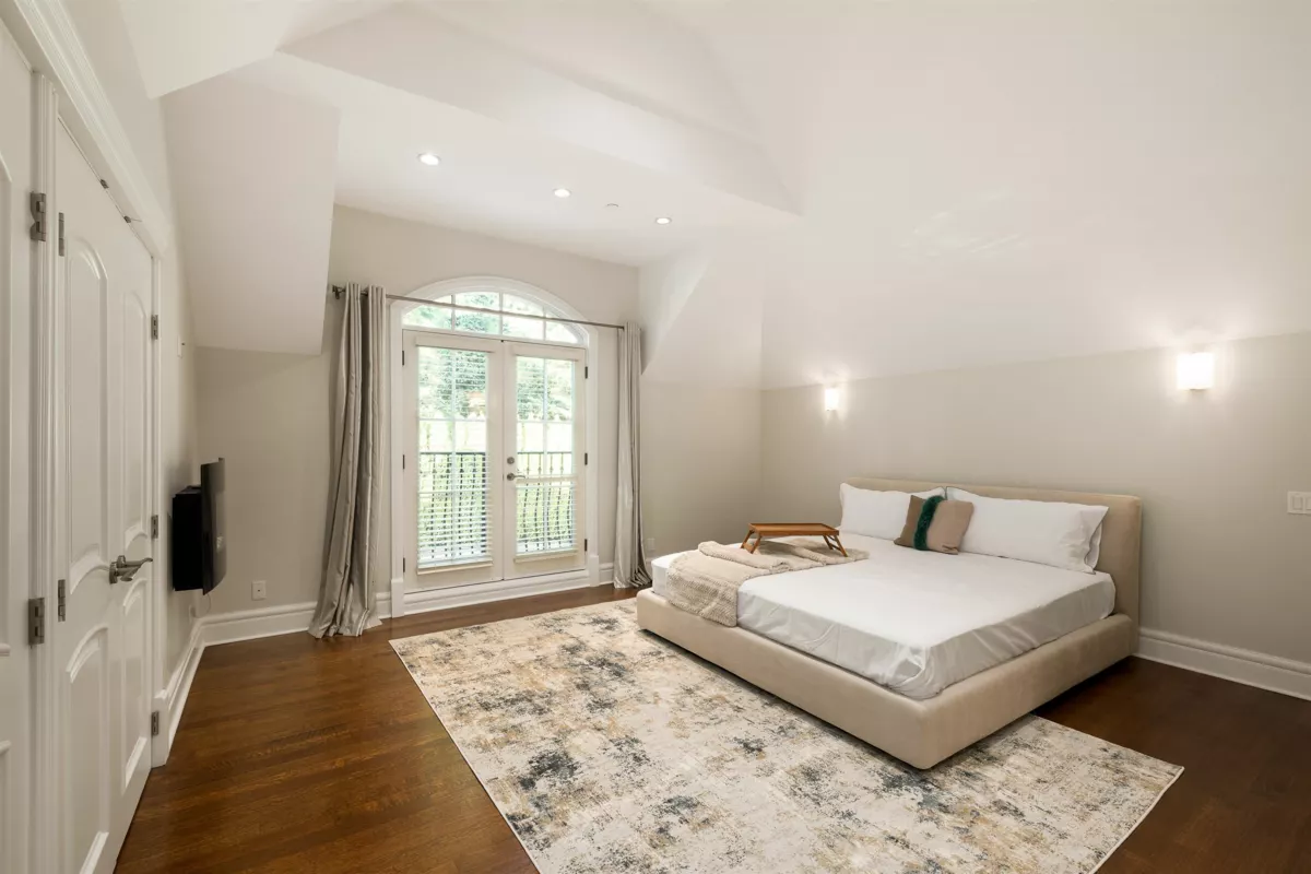 Front Yard Photo of 2912 Mathers Avenue, West Vancouver, BC