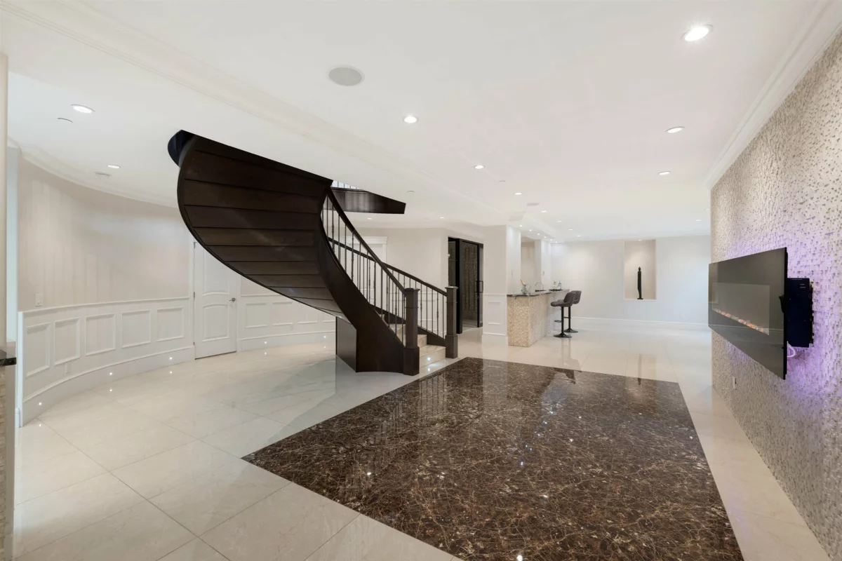 Garden / Landscaping Photo of 2912 Mathers Avenue, West Vancouver, BC