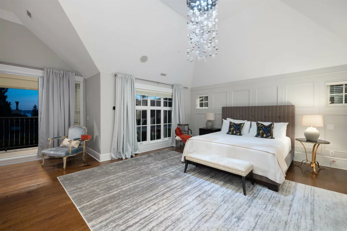 Hallway Photo of 2912 Mathers Avenue, West Vancouver, BC