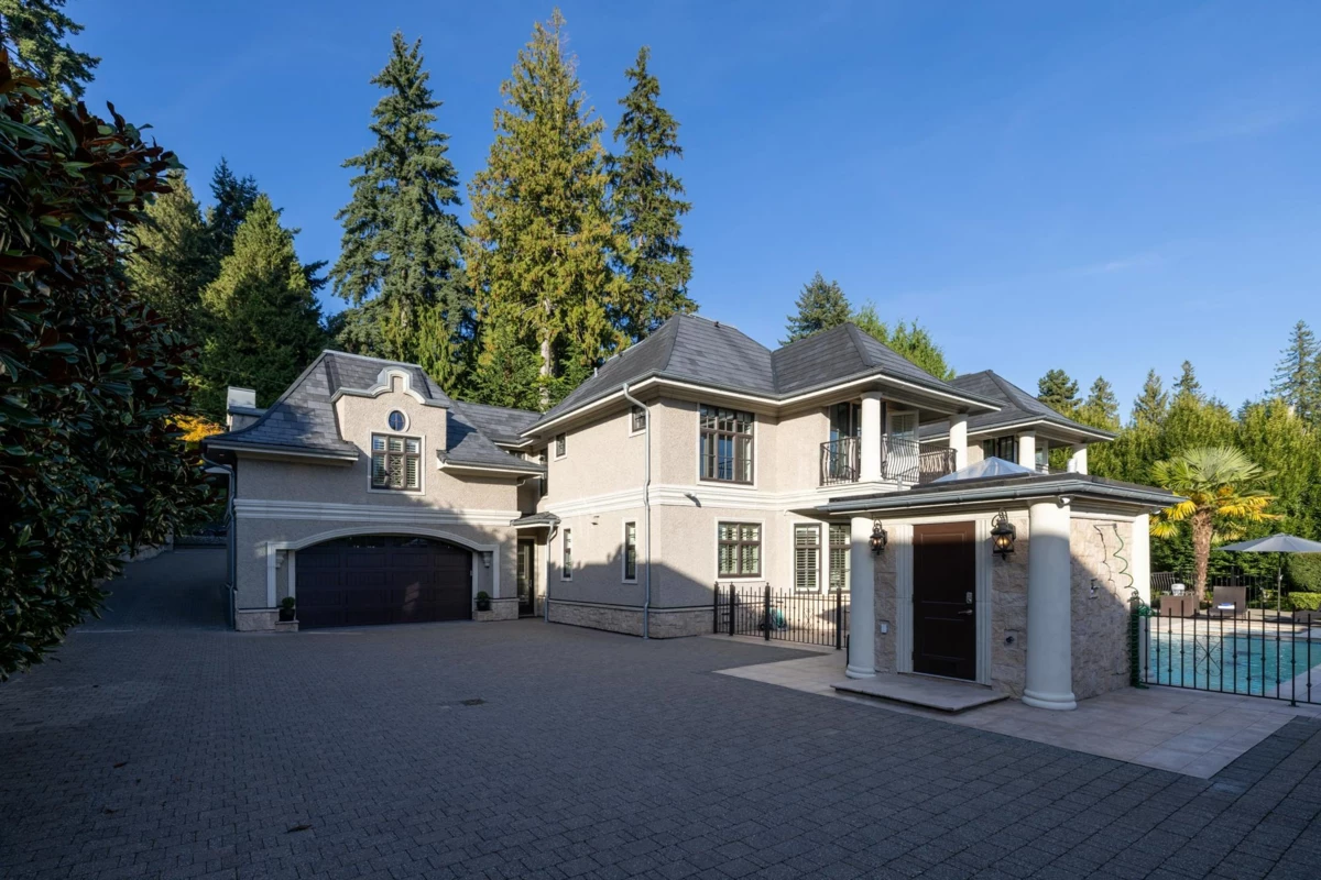 Kitchen Photo of 2912 Mathers Avenue, West Vancouver, BC