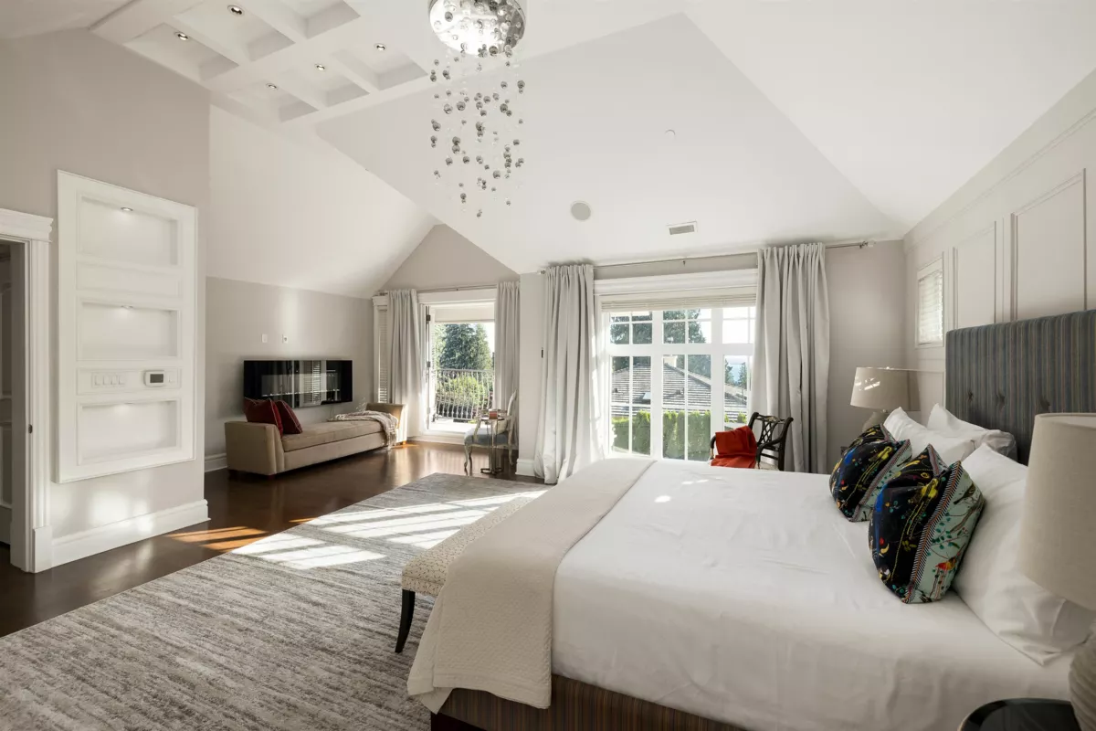 Staircase Photo of 2912 Mathers Avenue, West Vancouver, BC