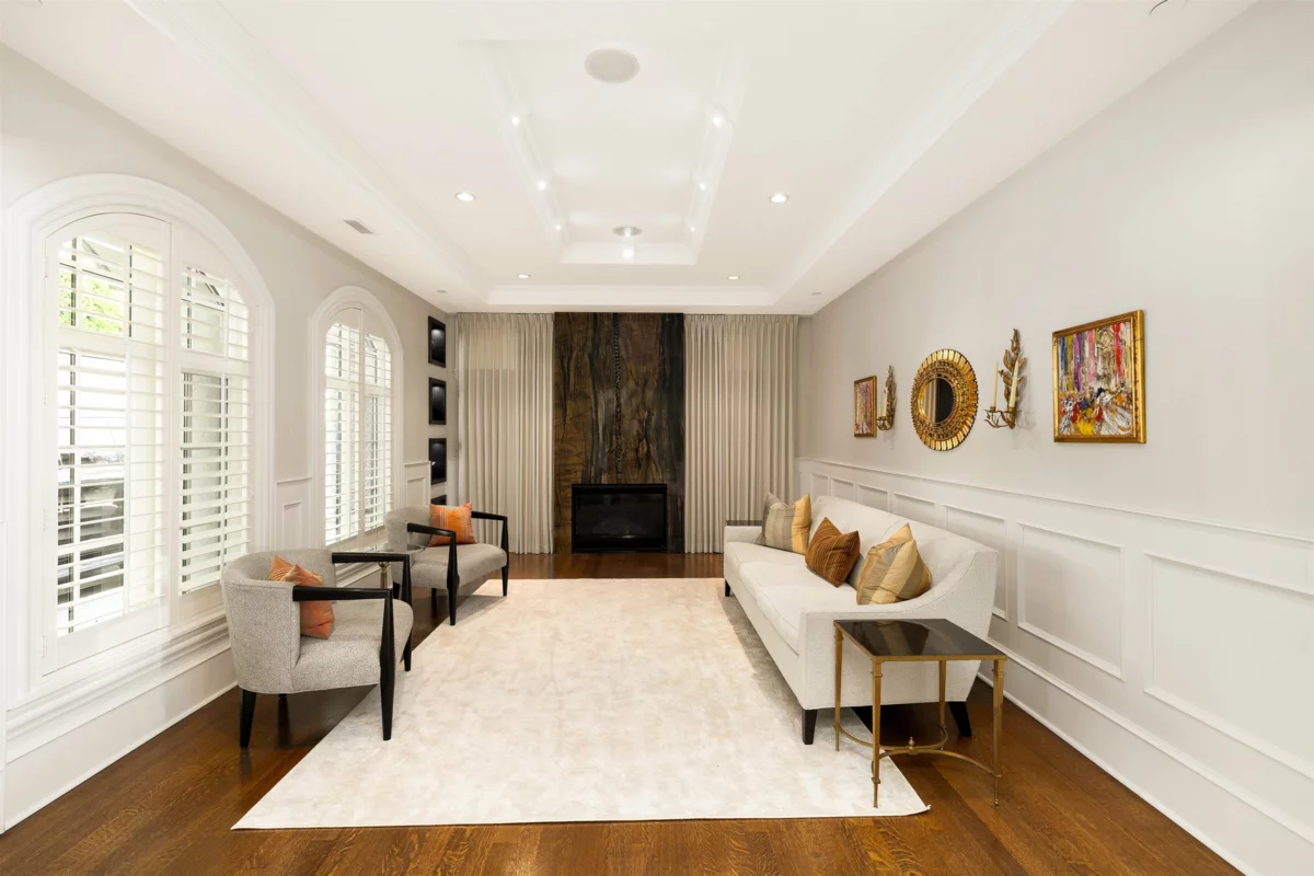 Walk-In Closet Photo of 2912 Mathers Avenue, West Vancouver, BC