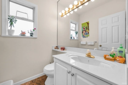 Hallway Photo of 6388 Laburnum Street, Vancouver, BC