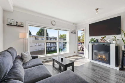 207 20630 Douglas Crescent, Langley, BC, Langley — Apartment/Condo for sale