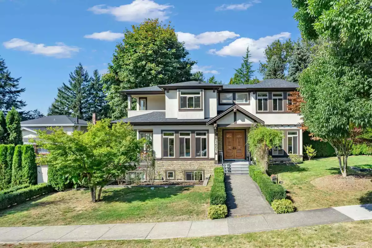 Fitness Center Photo Near 3601 Lynndale Crescent, Burnaby, BC