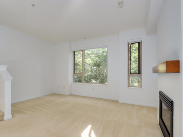 114 9229 University Crescent, Burnaby, BC, Burnaby — Townhouse for sale